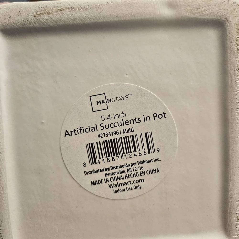NWT Succulent Artificial Plant Arrangement in Square White Pot 5.4